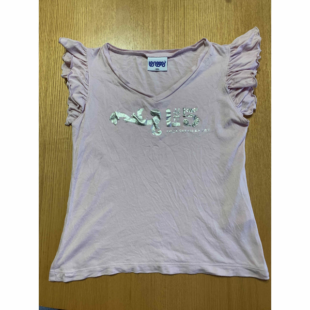 UNIQLO(ユニクロ)のUNIQLO LOZA STEVILKA ピンクフリルノースリーブ シルバーロゴ キッズ/ベビー/マタニティのキッズ服女の子用(90cm~)(Tシャツ/カットソー)の商品写真