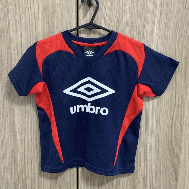 UMBRO(アンブロ)のUMBRO Tシャツ 子供服 120cm キッズ/ベビー/マタニティのキッズ服男の子用(90cm~)(Tシャツ/カットソー)の商品写真