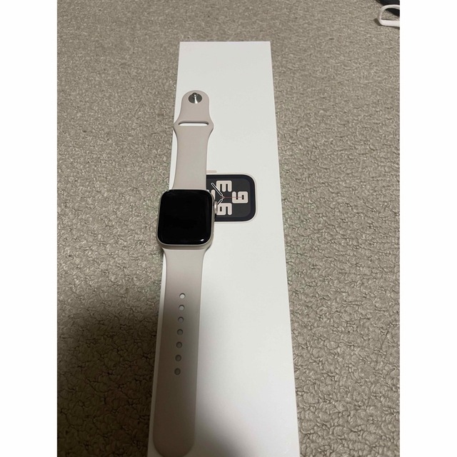 Apple Watch(アップルウォッチ)のApple Watch SE セルラーモデル　スターライト　40mm メンズの時計(腕時計(デジタル))の商品写真