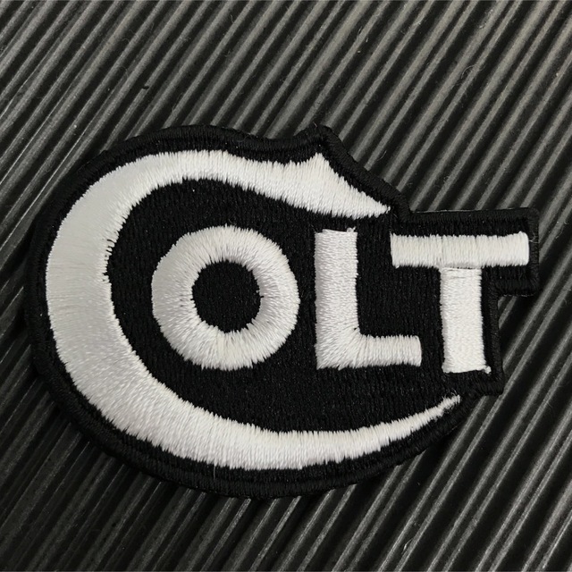 COLT コルト ロゴ 白 アイロンワッペン リボルバー 銃 -5 エンタメ/ホビーのミリタリー(戦闘服)の商品写真