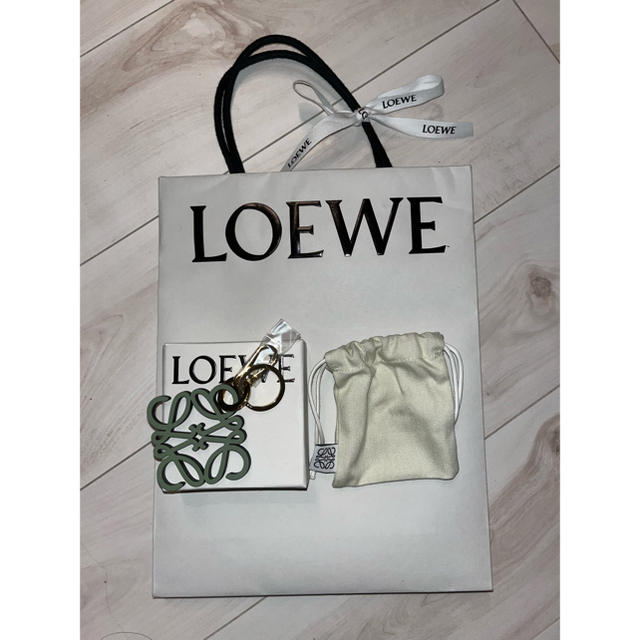LOEWE(ロエベ)のロエベ  LOEWE アナグラムチャーム　キーホルダー レディースのファッション小物(キーホルダー)の商品写真