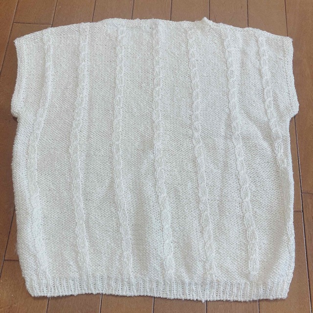白 ニット　手編み　夏物 レディースのトップス(ニット/セーター)の商品写真