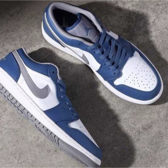 NIKE(ナイキ)のNike Air Jordan 1 Low "True Blue"新品27.0 メンズの靴/シューズ(スニーカー)の商品写真