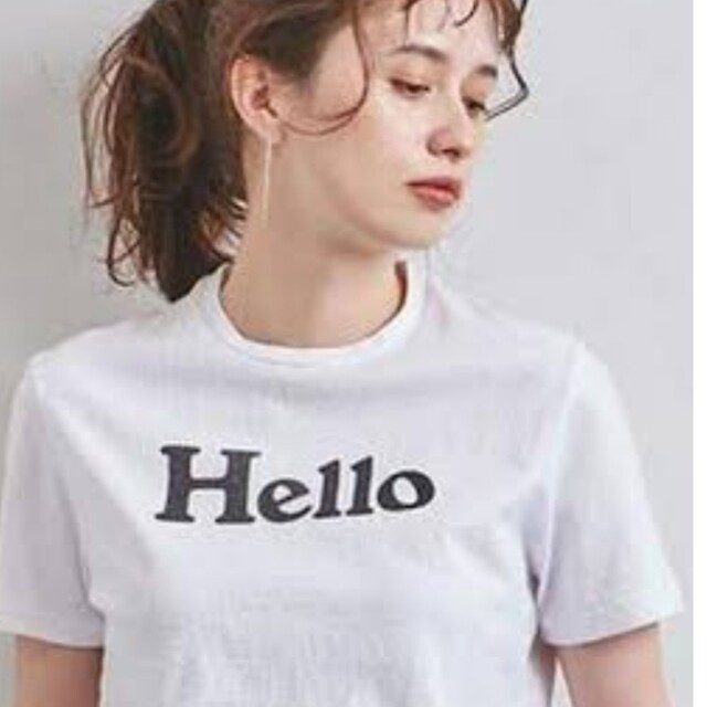 マディソンブルー Hello Tシャツ