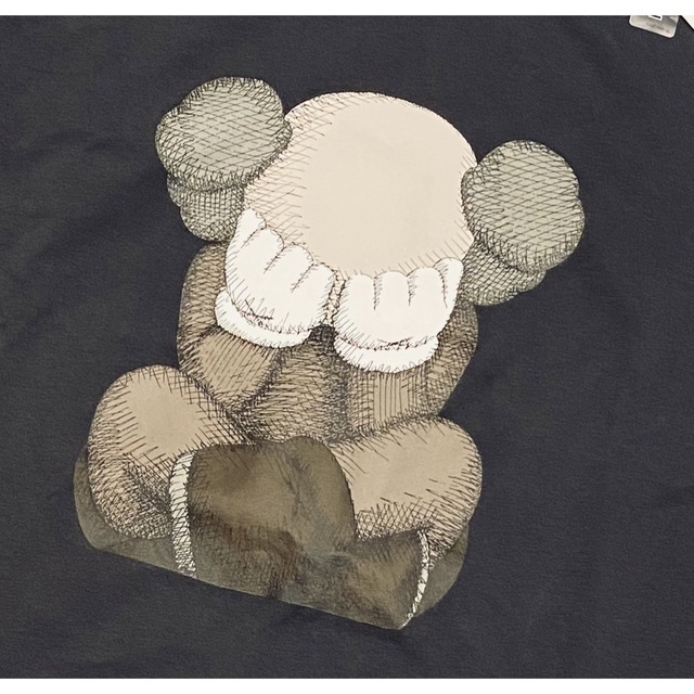 UNIQLO(ユニクロ)の【新品未使用】UNIQLO × KAWS Tシャツ L 限定 完売 タグ付き メンズのトップス(Tシャツ/カットソー(半袖/袖なし))の商品写真