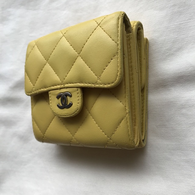 CHANEL - シャネル 黄色 マトラッセ 両面二つ折財布の通販 by リリー's