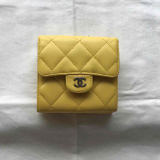 シャネル(CHANEL)のシャネル　黄色　マトラッセ　両面二つ折財布(財布)