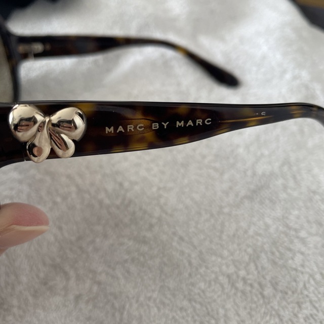 MARC BY MARC JACOBS(マークバイマークジェイコブス)のサングラス レディースのファッション小物(サングラス/メガネ)の商品写真