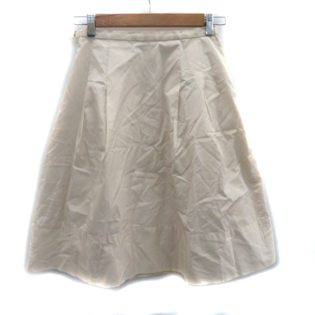 STRAWBERRY-FIELDS(ストロベリーフィールズ)のストロベリーフィールズ フレアスカート ギャザースカート ひざ丈 無地 白 レディースのスカート(ひざ丈スカート)の商品写真