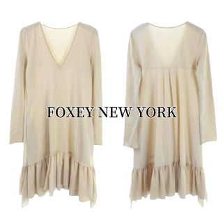 フォクシーニューヨーク(FOXEY NEW YORK)のFOXEY NEW YORK 裾フリル ワンピース Ｖネック 大人綺麗め(ひざ丈ワンピース)