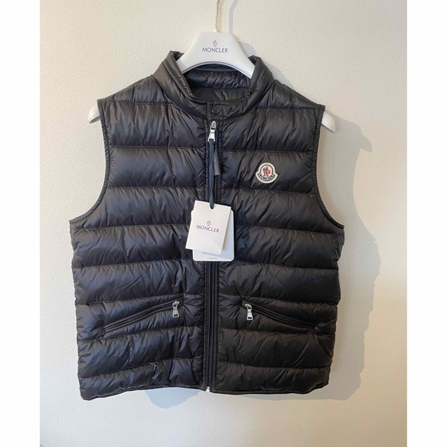 MONCLER(モンクレール)の【新品】MONCLERモンクレール　GUI 14A黒 レディースのジャケット/アウター(ダウンベスト)の商品写真