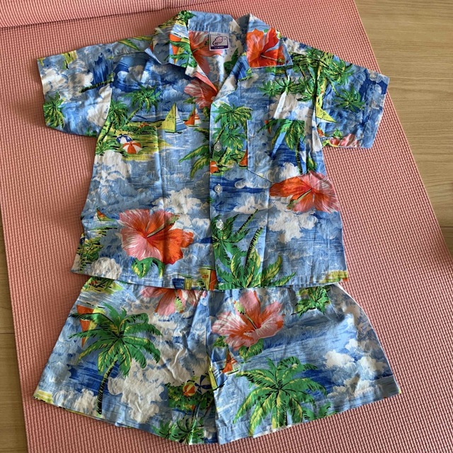 美品　キッズ　アロハ　セットアップ  サイズ110 キッズ/ベビー/マタニティのキッズ服男の子用(90cm~)(Tシャツ/カットソー)の商品写真