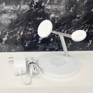 アイフォーン(iPhone)のBelkin 3in1 wireless charging Stand(バッテリー/充電器)