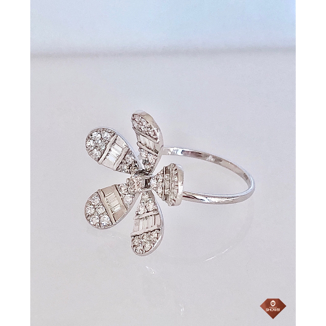 【新品】ダイヤモンドフラワーモチーフリング(K18WG）ダイヤモンド