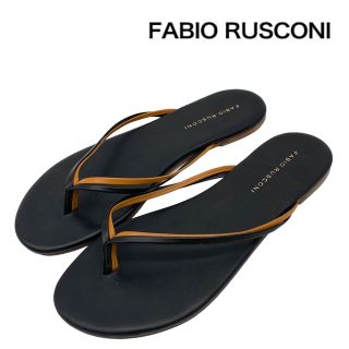 ファビオルスコーニ(FABIO RUSCONI)の〈美品）FABIO RUSCONI ファビオルスコーニ【23.5】トングサンダル(サンダル)