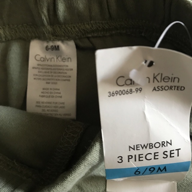 Calvin Klein(カルバンクライン)の新品　カルバンクライン　ロンパース（3点セット） キッズ/ベビー/マタニティのベビー服(~85cm)(ロンパース)の商品写真