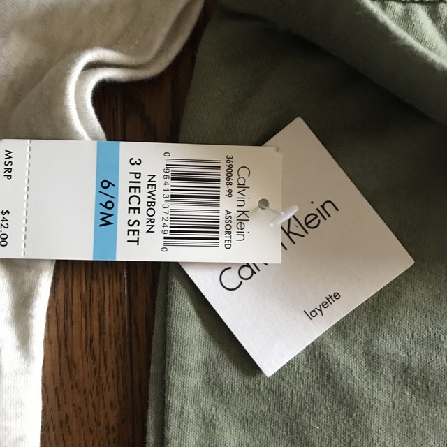 Calvin Klein(カルバンクライン)の新品　カルバンクライン　ロンパース（3点セット） キッズ/ベビー/マタニティのベビー服(~85cm)(ロンパース)の商品写真