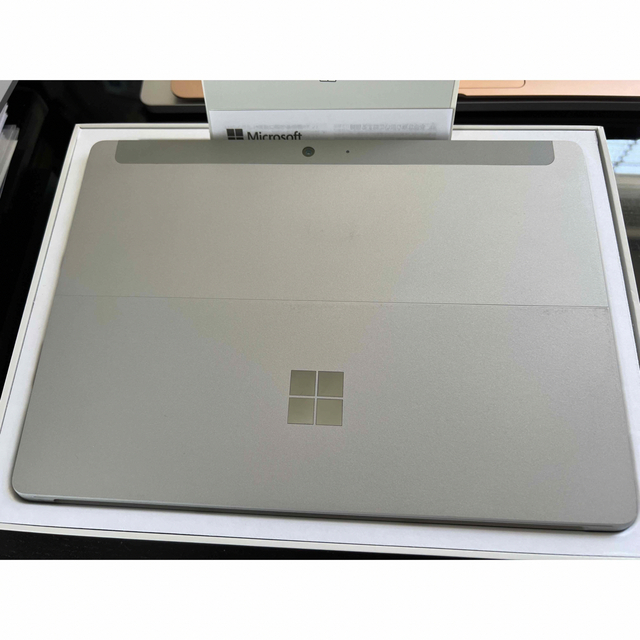 Microsoft(マイクロソフト)のsurface GO3 サーフェス１２８GB ８GB タブレット　GO2 スマホ/家電/カメラのPC/タブレット(タブレット)の商品写真