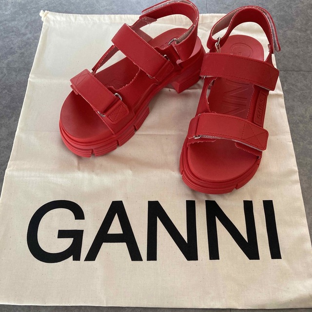 新品 GANNI ラバーサンダル レッド 37 小物などお買い得な福袋 63.0