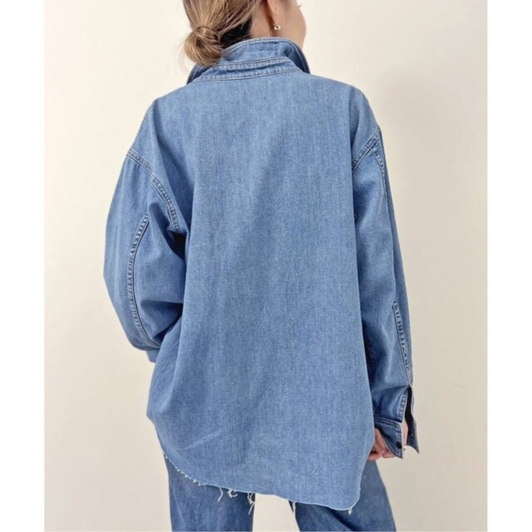 L'Appartement DEUXIEME CLASSE(アパルトモンドゥーズィエムクラス)のL'Appartement【ASKKNY】DENIM SHIRT レディースのトップス(シャツ/ブラウス(長袖/七分))の商品写真