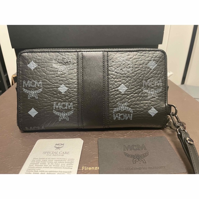 新品未使用】MCM スタッズ ラウンドジップ ウォレット LOVELESS別注-