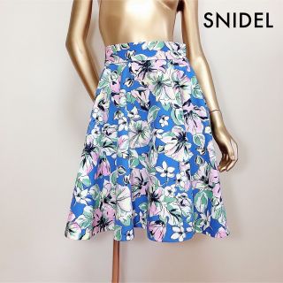 スナイデル(SNIDEL)のsnidel 花柄 フレアスカート フラワー ひざ丈スカート＊リリーブラウン(ひざ丈スカート)