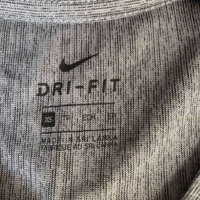 NIKE(ナイキ)のNIKEロングTシャツ キッズ/ベビー/マタニティのキッズ服男の子用(90cm~)(Tシャツ/カットソー)の商品写真