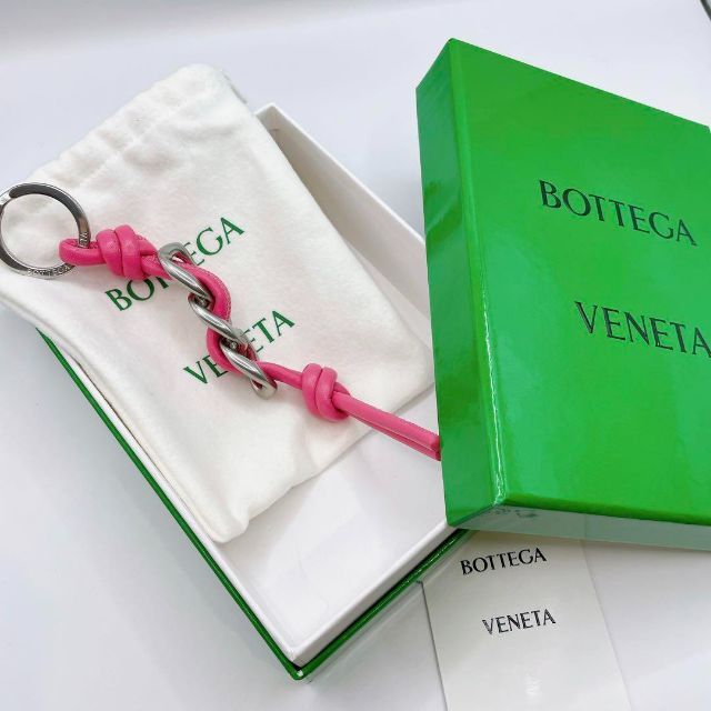 Bottega Veneta(ボッテガヴェネタ)の【新品未使用】BOTTEGA VENETA キーリング　キーホルダー　ピンク レディースのファッション小物(キーホルダー)の商品写真