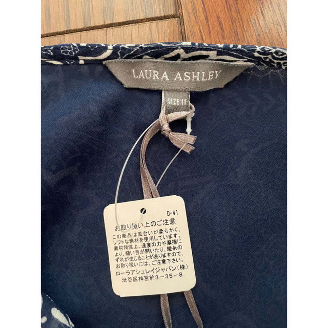 LAURA ASHLEY(ローラアシュレイ)のLAURA ASHLEY カットソー　ブラウス　半袖　新品未使用 レディースのトップス(シャツ/ブラウス(半袖/袖なし))の商品写真