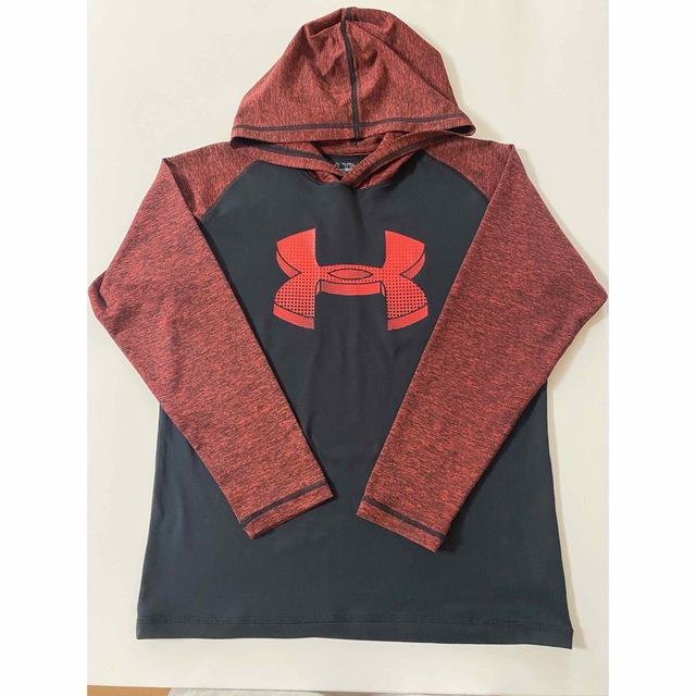 UNDER ARMOUR(アンダーアーマー)のアンダーアーマー　長袖Tシャツ　YMD（140） キッズ/ベビー/マタニティのキッズ服男の子用(90cm~)(Tシャツ/カットソー)の商品写真