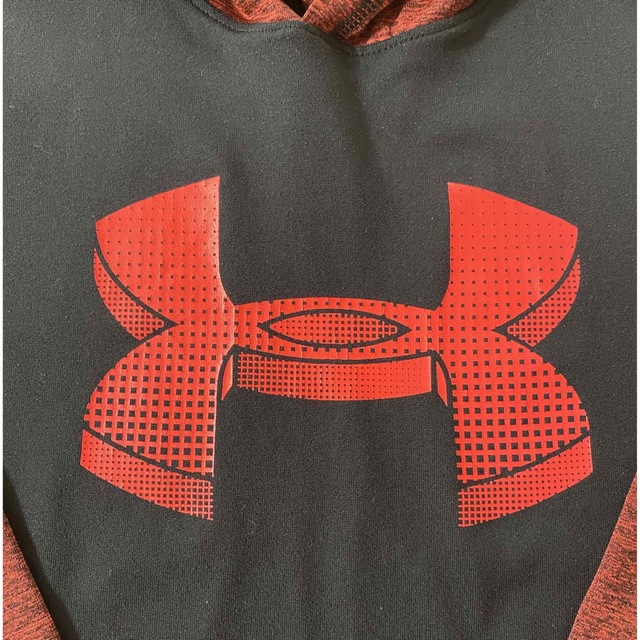 UNDER ARMOUR(アンダーアーマー)のアンダーアーマー　長袖Tシャツ　YMD（140） キッズ/ベビー/マタニティのキッズ服男の子用(90cm~)(Tシャツ/カットソー)の商品写真