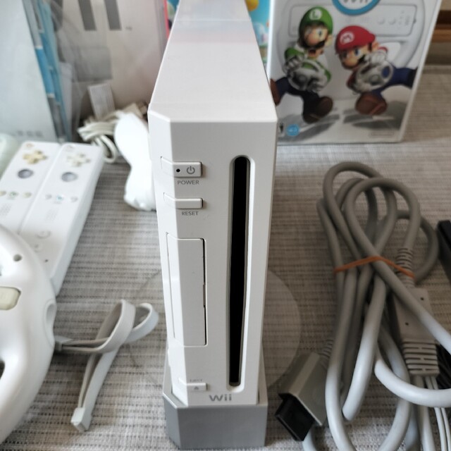Wii本体+ソフト/スーパーマリオ・マリオカート 4人ですぐ遊べる