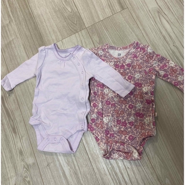 babyGAP(ベビーギャップ)の未使用！GAPロンパース&Carter'sセット キッズ/ベビー/マタニティのベビー服(~85cm)(ロンパース)の商品写真