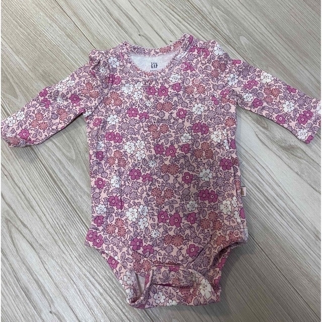 babyGAP(ベビーギャップ)の未使用！GAPロンパース&Carter'sセット キッズ/ベビー/マタニティのベビー服(~85cm)(ロンパース)の商品写真