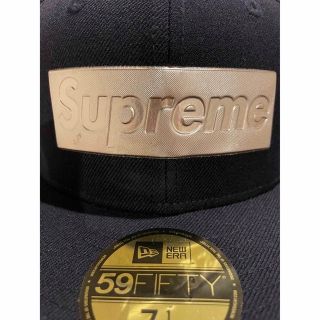 Supreme - Supreme Metallic BoxLogo NewEra 7 1/8 紺の通販 by