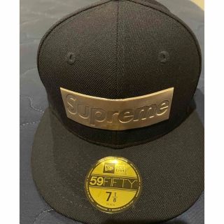 Supreme - Supreme Metallic BoxLogo NewEra 7 1/8 紺の通販 by