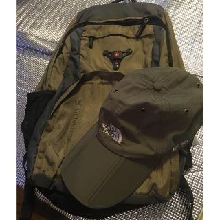 ザノースフェイス(THE NORTH FACE)の二点セット❗️VICTORINOXリュックサック★ノースフェイス折畳みキャップ(バッグパック/リュック)