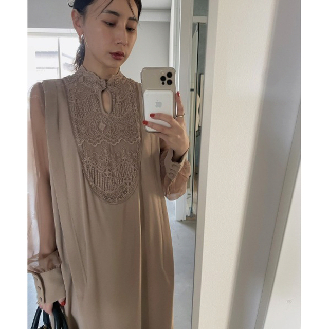 Ameri VINTAGE(アメリヴィンテージ)の【期間限定値下げ】2WAY SCOOP OUT LACE DRESS Ameri レディースのワンピース(ロングワンピース/マキシワンピース)の商品写真