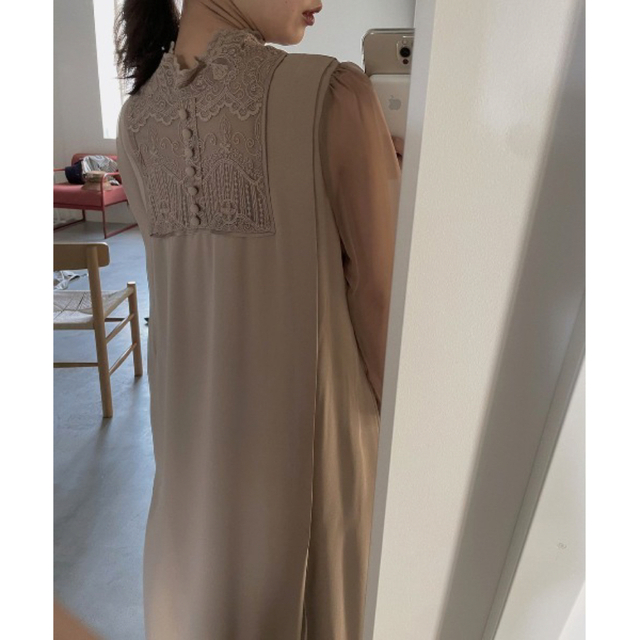 Ameri VINTAGE(アメリヴィンテージ)の【期間限定値下げ】2WAY SCOOP OUT LACE DRESS Ameri レディースのワンピース(ロングワンピース/マキシワンピース)の商品写真