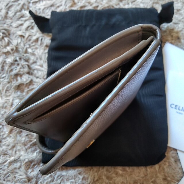 celine(セリーヌ)のCELINE　ミディアム　ストラップ　ウォレット　折財布　グレージュ　ペブル レディースのファッション小物(財布)の商品写真