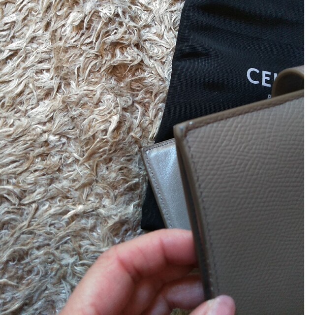 celine - CELINE ミディアム ストラップ ウォレット 折財布 グレージュ