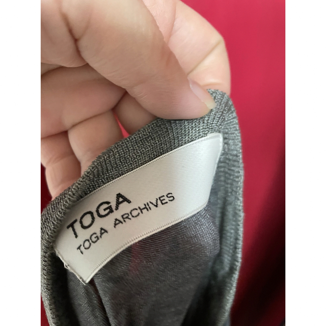 TOGA(トーガ)のTOGAサイドプリーツシルクカットソーチュニック糸つれ有吉高由里子吉岡里帆 レディースのトップス(カットソー(半袖/袖なし))の商品写真