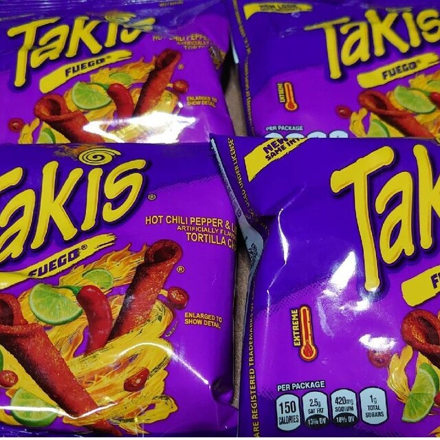 takis 4p 食品/飲料/酒の食品(菓子/デザート)の商品写真