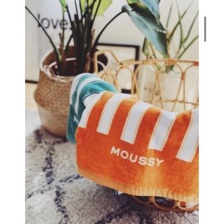 マウジー(moussy)のMOUSSY最新ノベルティ♡ビーチタオル&パロサントセット♡香木アロマ(タオル/バス用品)