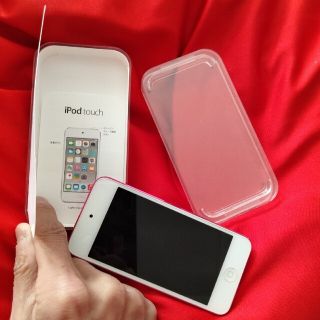 アイポッドタッチ(iPod touch)のｉｐｏｄ ＴＯＵＣＨ 第６世代　【16GB】(ポータブルプレーヤー)