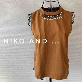 ニコアンド(niko and...)のniko and ... ニコアンド ビジュー付ノースリーブカットソー ブラウン(カットソー(半袖/袖なし))