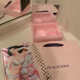 ピーチジョン(PEACH JOHN)の豪華4点非売品ピーチジョン　メイクボックスポストカードネイルファイルショップ袋(ポーチ)