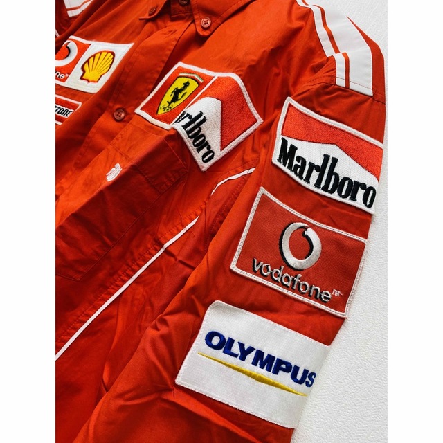 Ferrari(フェラーリ)の非売品　スクーデリアフェラーリF1クルー専用シャツ メンズのトップス(シャツ)の商品写真