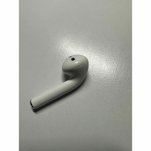 Apple(アップル)のApple AirPods (第1世代) MMEF2J/A スマホ/家電/カメラのオーディオ機器(ヘッドフォン/イヤフォン)の商品写真