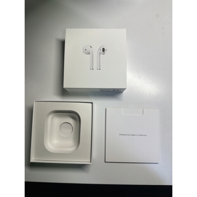 Apple(アップル)のApple AirPods (第1世代) MMEF2J/A スマホ/家電/カメラのオーディオ機器(ヘッドフォン/イヤフォン)の商品写真